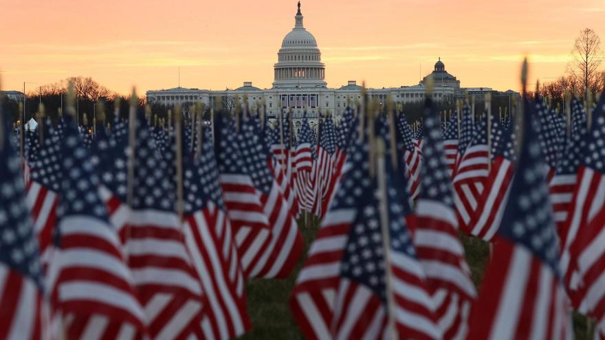 Washington - naoružana tvrđava, ograđena žilet žicom i okružena s 25.000 vojnika